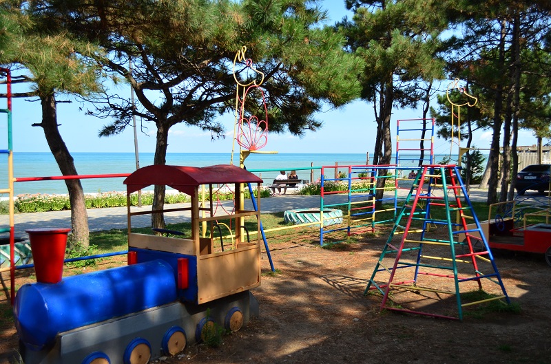 Детская площадка в Песчаном