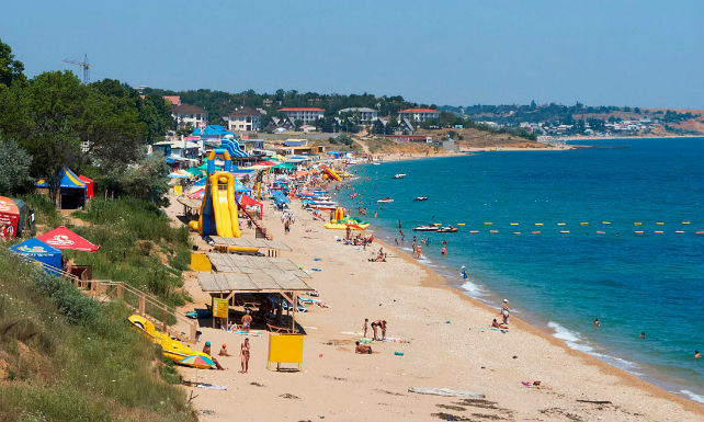 Пляж «Учкуевка» в Севастополе