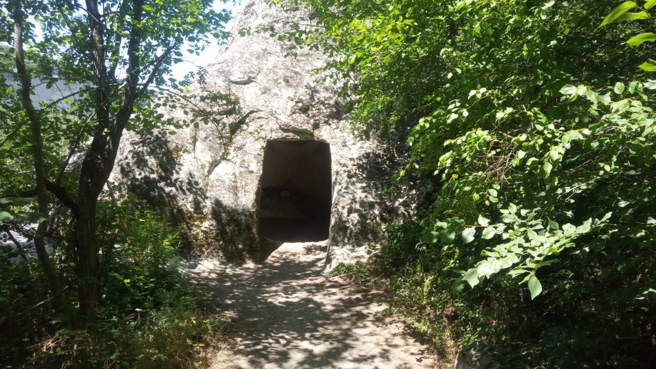 Пещерные города Бахчисарая – Тепе-Кермен фото